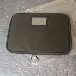 Case Logic Vigil 11" Black Chromebook Laptop Sleeve- new